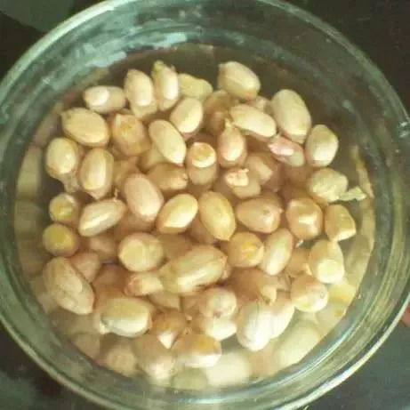 花生 是“长寿果”还是“催命符”？这4类人群需谨慎食用